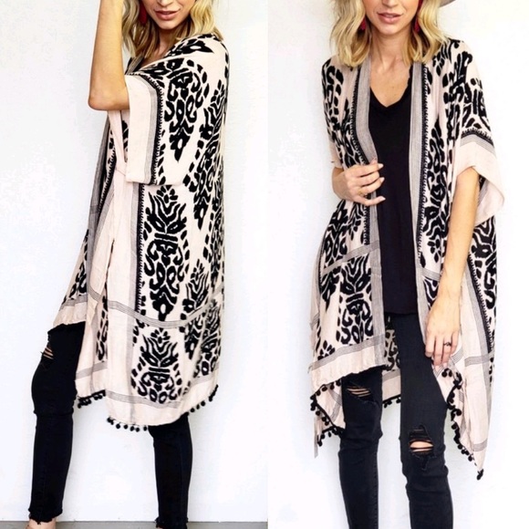 Last 1 New boho chic Pom Pom Detail kimono cardi - Picture 3 of 6